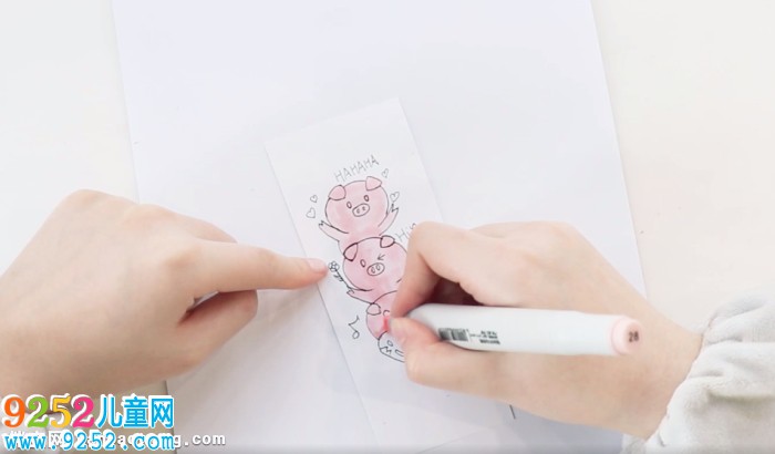 三只小豬書簽怎么做