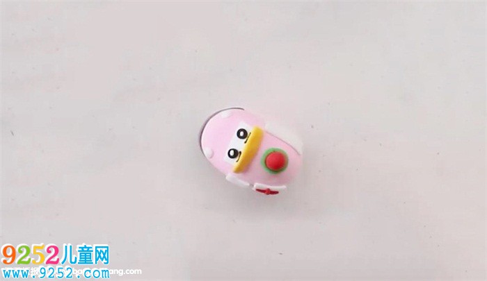 用超輕粘土做救護車