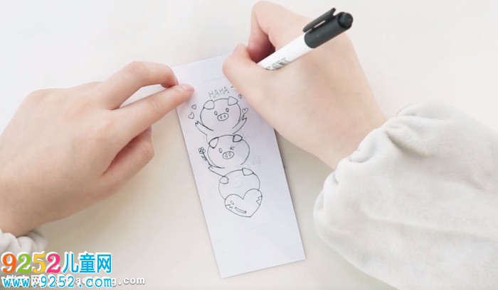 三只小豬書簽怎么做