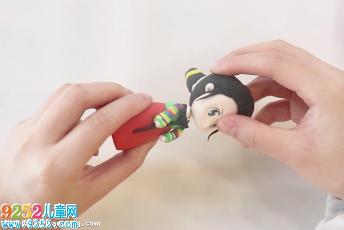 用超輕粘土做民族娃娃教程
