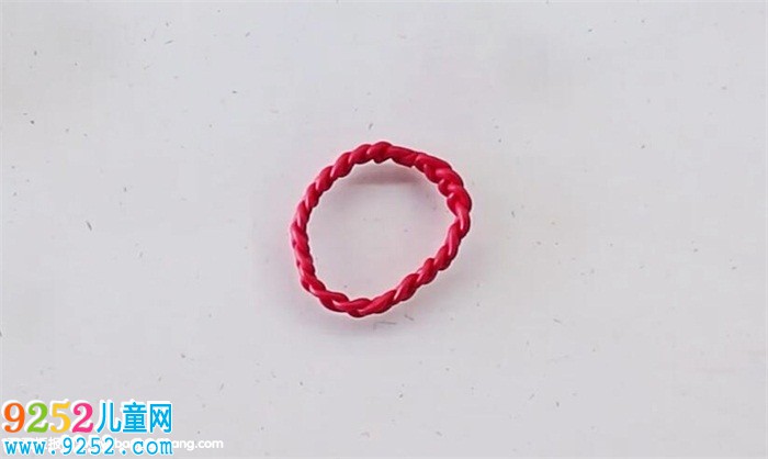 用粘土制作手環(huán)