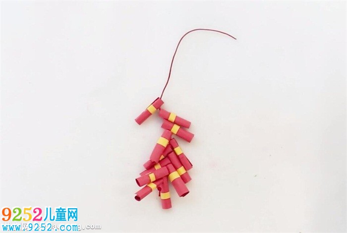 怎樣<a href=http://www.inspiredelm.com/diy/ target=_blank class=infotextkey>手工制作</a>鞭炮