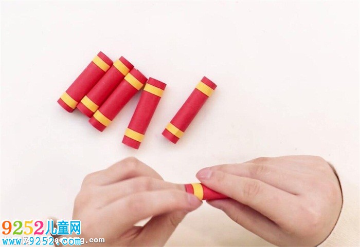 幼兒<a href=http://www.inspiredelm.com/diy/ target=_blank class=infotextkey>手工制作</a>鞭炮教程