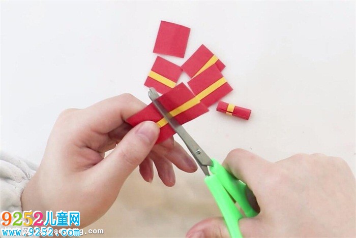 怎樣<a href=http://www.inspiredelm.com/diy/ target=_blank class=infotextkey>手工制作</a>鞭炮