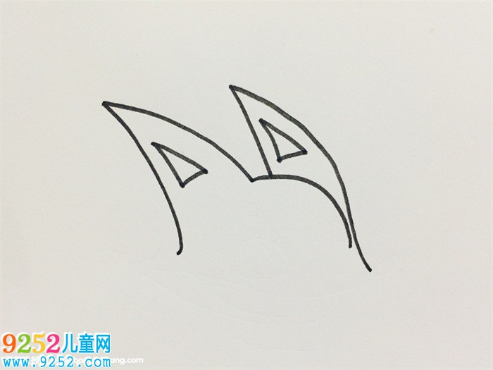 狐貍<a href=http://www.inspiredelm.com/jianbihua/ target=_blank class=infotextkey>簡(jiǎn)筆畫(huà)</a>步驟