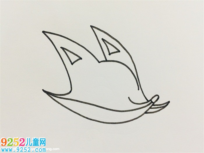 狐貍<a href=http://www.inspiredelm.com/jianbihua/ target=_blank class=infotextkey>簡(jiǎn)筆畫(huà)</a>步驟