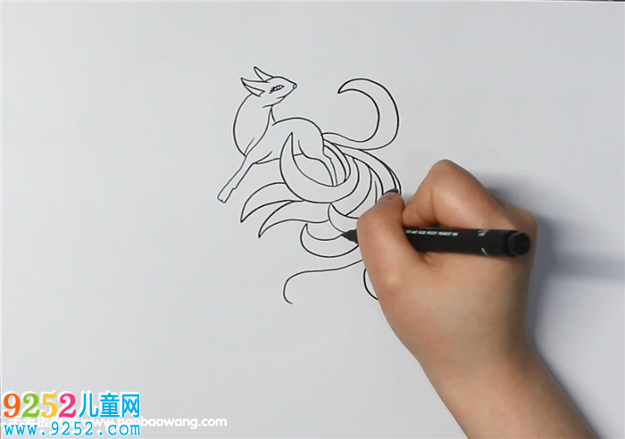 九尾狐<a href=http://www.inspiredelm.com/jianbihua/ target=_blank class=infotextkey>簡筆畫</a>