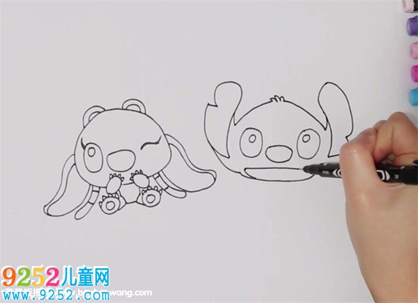 史迪奇和安琪<a href=http://www.inspiredelm.com/jianbihua/ target=_blank class=infotextkey>簡(jiǎn)筆畫(huà)</a>