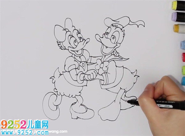 唐老鴨和黛絲<a href=http://www.inspiredelm.com/jianbihua/ target=_blank class=infotextkey>簡(jiǎn)筆畫</a>