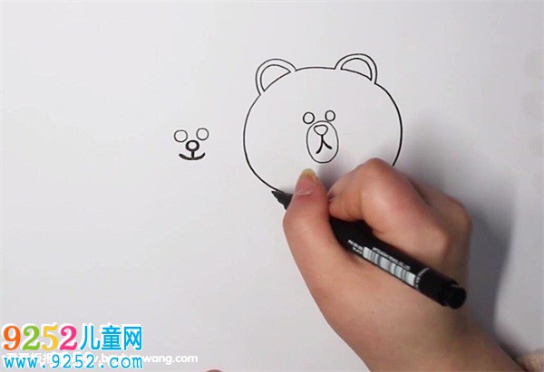布朗熊和可妮兔<a href=http://www.inspiredelm.com/jianbihua/ target=_blank class=infotextkey>簡筆畫</a>