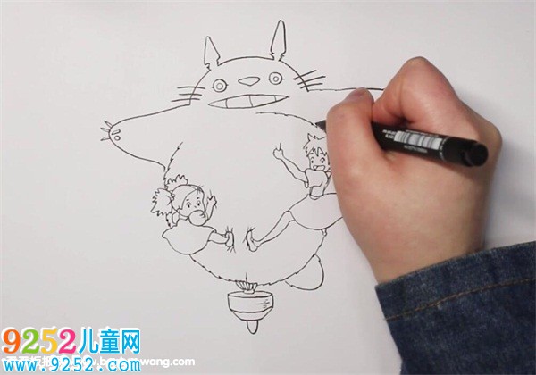 小梅和龍貓<a href=http://www.inspiredelm.com/jianbihua/ target=_blank class=infotextkey>簡(jiǎn)筆畫(huà)</a>
