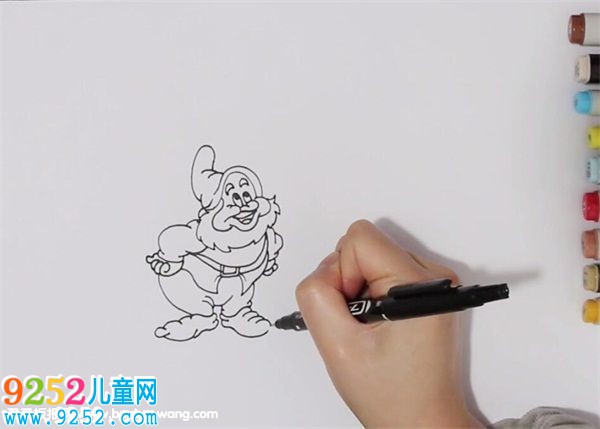 白雪公主和小矮人<a href=http://www.inspiredelm.com/jianbihua/ target=_blank class=infotextkey>簡(jiǎn)筆畫</a>