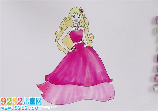 芭比娃娃<a href=http://www.inspiredelm.com/jianbihua/ target=_blank class=infotextkey>簡(jiǎn)筆畫</a>