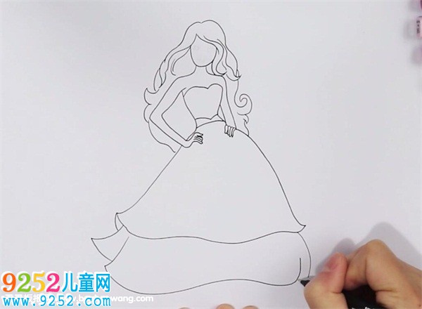 芭比娃娃<a href=http://www.inspiredelm.com/jianbihua/ target=_blank class=infotextkey>簡(jiǎn)筆畫</a>