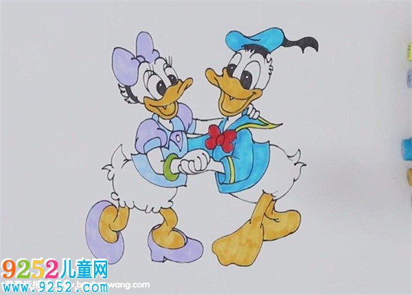唐老鴨和黛絲<a href=http://www.inspiredelm.com/jianbihua/ target=_blank class=infotextkey>簡(jiǎn)筆畫</a>