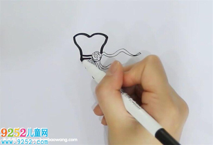 婚紗<a href=http://www.inspiredelm.com/jianbihua/ target=_blank class=infotextkey>簡(jiǎn)筆畫</a>簡(jiǎn)單又漂亮