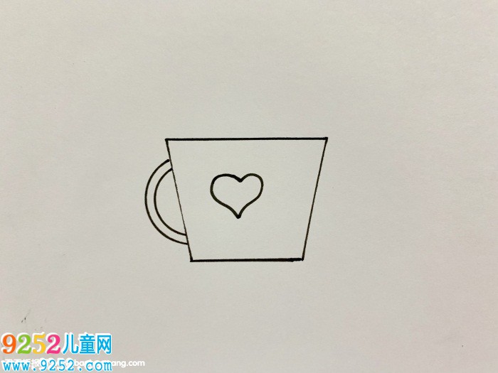 牙杯怎么畫(huà)<a href=http://www.inspiredelm.com/jianbihua/ target=_blank class=infotextkey>簡(jiǎn)筆畫(huà)</a>，簡(jiǎn)單的刷牙杯<a href=http://www.inspiredelm.com/jianbihua/ target=_blank class=infotextkey>簡(jiǎn)筆畫(huà)</a>