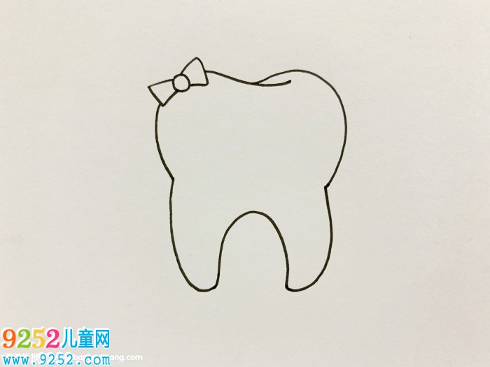 卡通牙齒<a href=http://www.inspiredelm.com/jianbihua/ target=_blank class=infotextkey>簡筆畫</a>，<a href=http://www.inspiredelm.com/ertonghua/ target=_blank class=infotextkey>兒童畫</a>牙齒的畫法