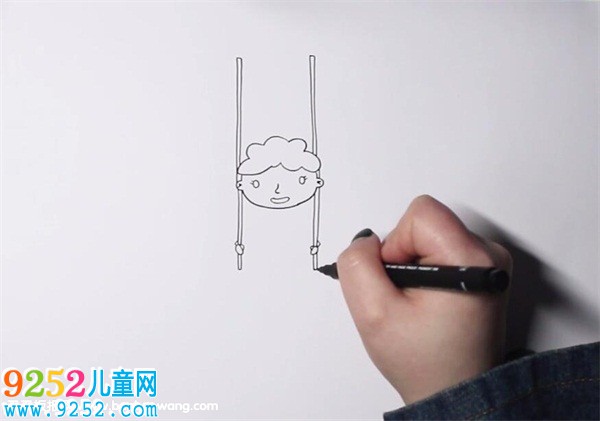 蕩秋千的小女孩<a href=http://www.inspiredelm.com/jianbihua/ target=_blank class=infotextkey>簡(jiǎn)筆畫</a>