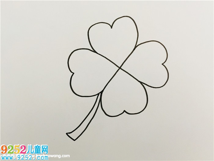 四葉草怎么畫簡(jiǎn)單好看