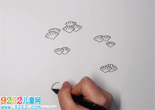 松樹(shù)<a href=http://www.inspiredelm.com/jianbihua/ target=_blank class=infotextkey>簡(jiǎn)筆畫(huà)</a>