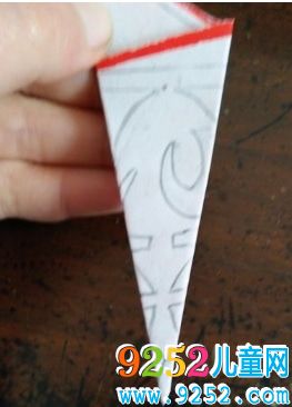 公雞窗花簡單手工<a href=http://www.inspiredelm.com/jianzhi/ target=_blank class=infotextkey>剪紙</a>教程