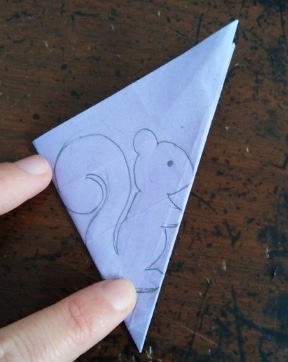 小松鼠動(dòng)物<a href=http://www.inspiredelm.com/jianzhi/ target=_blank class=infotextkey>剪紙</a>