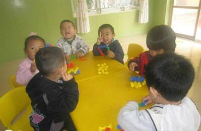 幼兒小班教養(yǎng)筆記《餅干風(fēng)波》