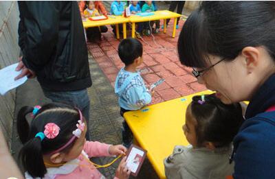 幼兒園教師教育筆記《要多給小班孩子畫畫的機會》