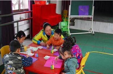 幼兒園教養(yǎng)筆記小班《你給他擦擦鼻涕吧》
