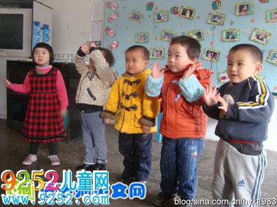 幼兒園大班語言說課稿《猴子學(xué)樣》