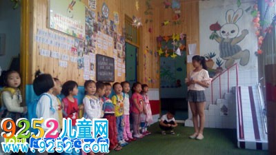 幼兒園大班說課稿《水果拼盤》