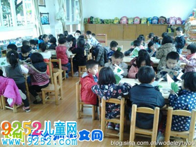大班語言說課稿模板《風(fēng)兒和我做游戲》
