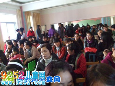 大班體育說課稿《玩報(bào)紙》
