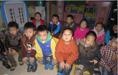 幼兒園小班語(yǔ)言活動(dòng)<a href=http://www.inspiredelm.com/jiaoan/ target=_blank class=infotextkey>教案</a>《阿福阿喜》