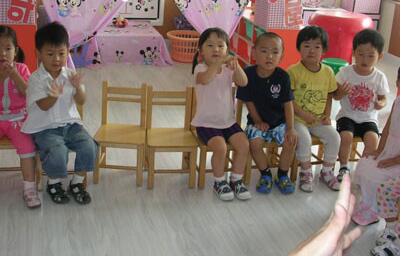 小班語言活動<a href=http://www.inspiredelm.com/jiaoan/ target=_blank class=infotextkey>教案</a>《帽子樹》
