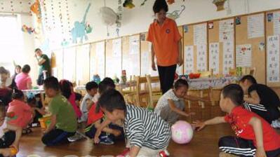 幼兒園小班語言課<a href=http://www.inspiredelm.com/jiaoan/ target=_blank class=infotextkey>教案</a>《奇怪的事兒》