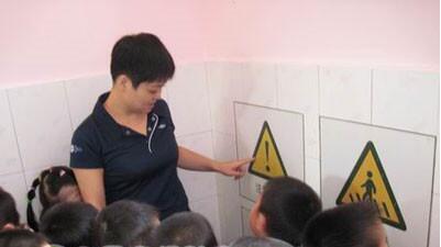 最新小班語言<a href=http://www.inspiredelm.com/jiaoan/ target=_blank class=infotextkey>教案</a>《拔蘿卜》