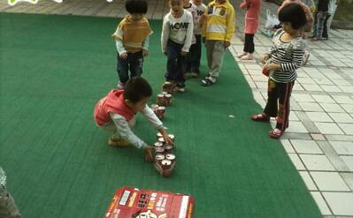 小班語言活動<a href=http://www.inspiredelm.com/jiaoan/ target=_blank class=infotextkey>教案</a>《袋鼠愛跳高》