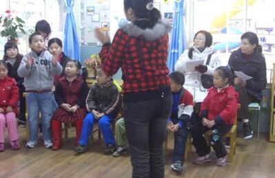 幼兒園小班上學期語言<a href=http://www.inspiredelm.com/jiaoan/ target=_blank class=infotextkey>教案</a>《春娃娃》