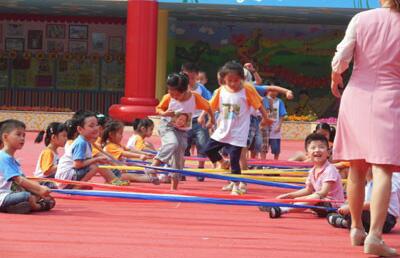 幼兒園小班語(yǔ)言活動(dòng)<a href=http://www.inspiredelm.com/jiaoan/ target=_blank class=infotextkey>教案</a>《小熊醒來(lái)吧》