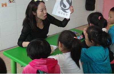 小班優(yōu)秀語言課<a href=http://www.inspiredelm.com/jiaoan/ target=_blank class=infotextkey>教案</a>《如果我能飛》