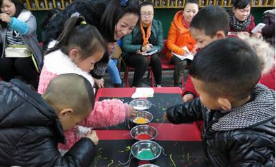 幼兒園小班語言活動<a href=http://www.inspiredelm.com/jiaoan/ target=_blank class=infotextkey>教案</a>《數(shù)熊山》
