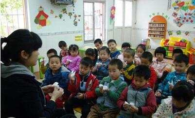 小班下學期語言<a href=http://www.inspiredelm.com/jiaoan/ target=_blank class=infotextkey>教案</a>《小兔乖乖》