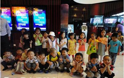 幼兒園小班語言游戲<a href=http://www.inspiredelm.com/jiaoan/ target=_blank class=infotextkey>教案</a>《小毛毛照鏡子》