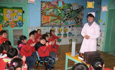 小班語言優(yōu)質(zhì)課<a href=http://www.inspiredelm.com/jiaoan/ target=_blank class=infotextkey>教案</a>《什么都愛吃》