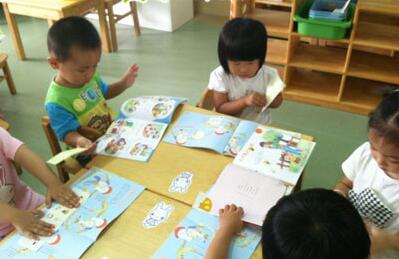 幼兒園小班優(yōu)秀語(yǔ)言<a href=http://www.inspiredelm.com/jiaoan/ target=_blank class=infotextkey>教案</a>《彎彎腰》