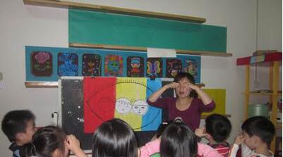 小班優(yōu)秀語言<a href=http://www.inspiredelm.com/jiaoan/ target=_blank class=infotextkey>教案</a>《玩具火車轟隆轟隆》