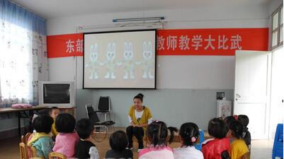 小班語(yǔ)言優(yōu)秀<a href=http://www.inspiredelm.com/jiaoan/ target=_blank class=infotextkey>教案</a>《蘿卜謠》