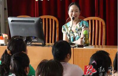 幼兒園小班語言課<a href=http://www.inspiredelm.com/jiaoan/ target=_blank class=infotextkey>教案</a>《袋鼠寶寶找媽媽》
